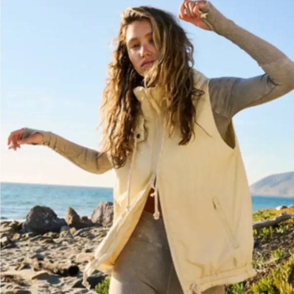 Free People care fp round & round recycled quilted puffer melon shell vest - Picture 8 of 13